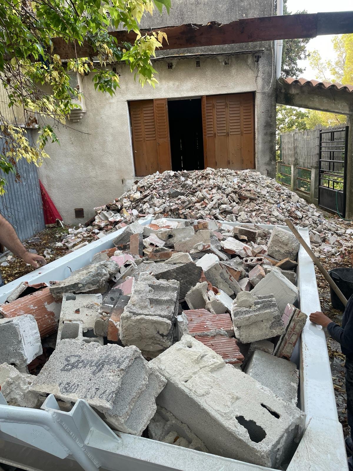 chargement de gravats par nos soins et évacuation